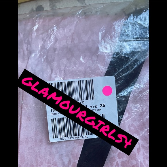 VICTORIA'S SECRET size XL-XXL
Leopard Jacquard Satin & Lace Robe NWT - Picture 6 of 7